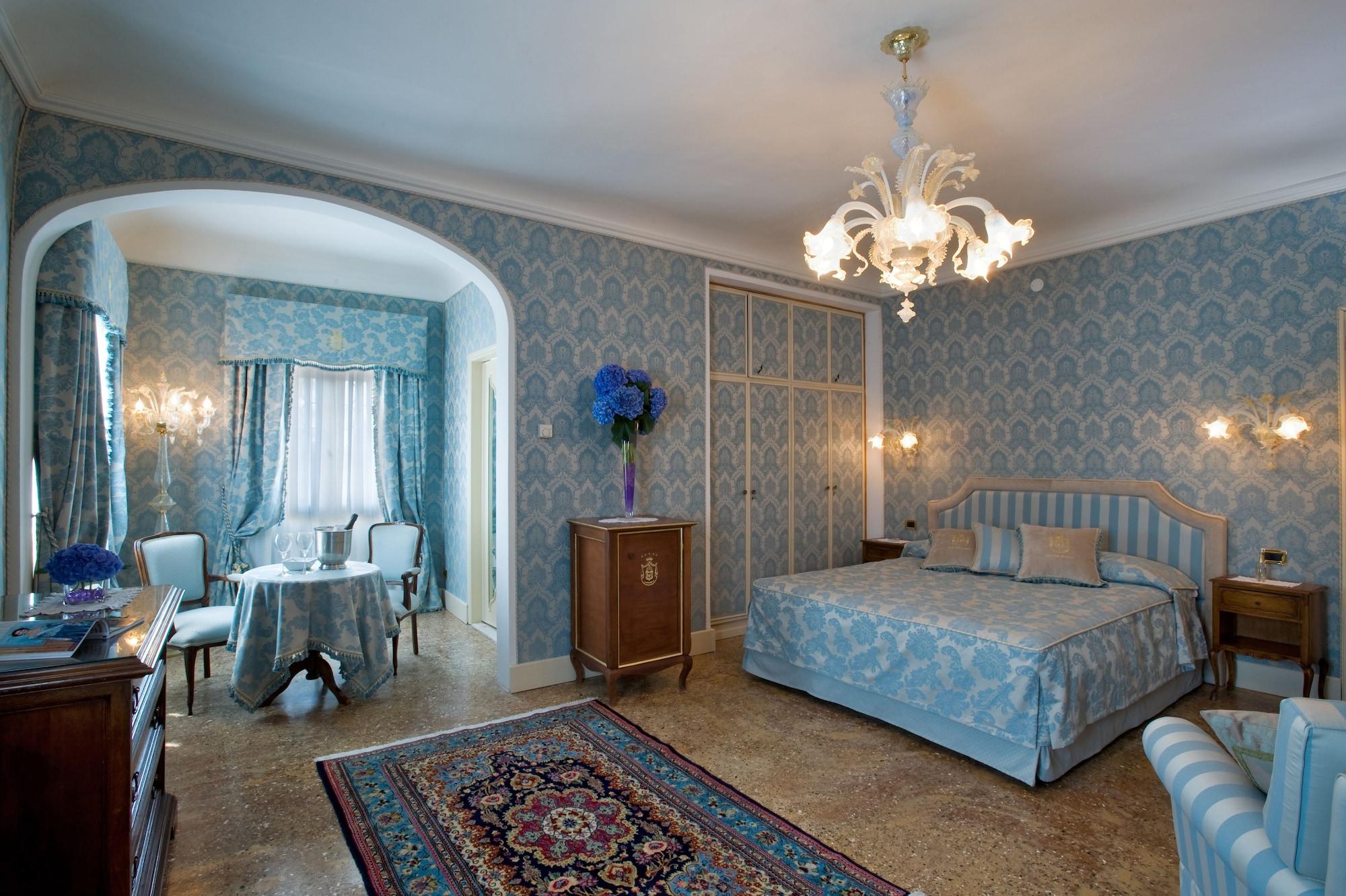 Hotel Villa Condulmer Mogliano Veneto Phòng bức ảnh A suite at the Excelsior
