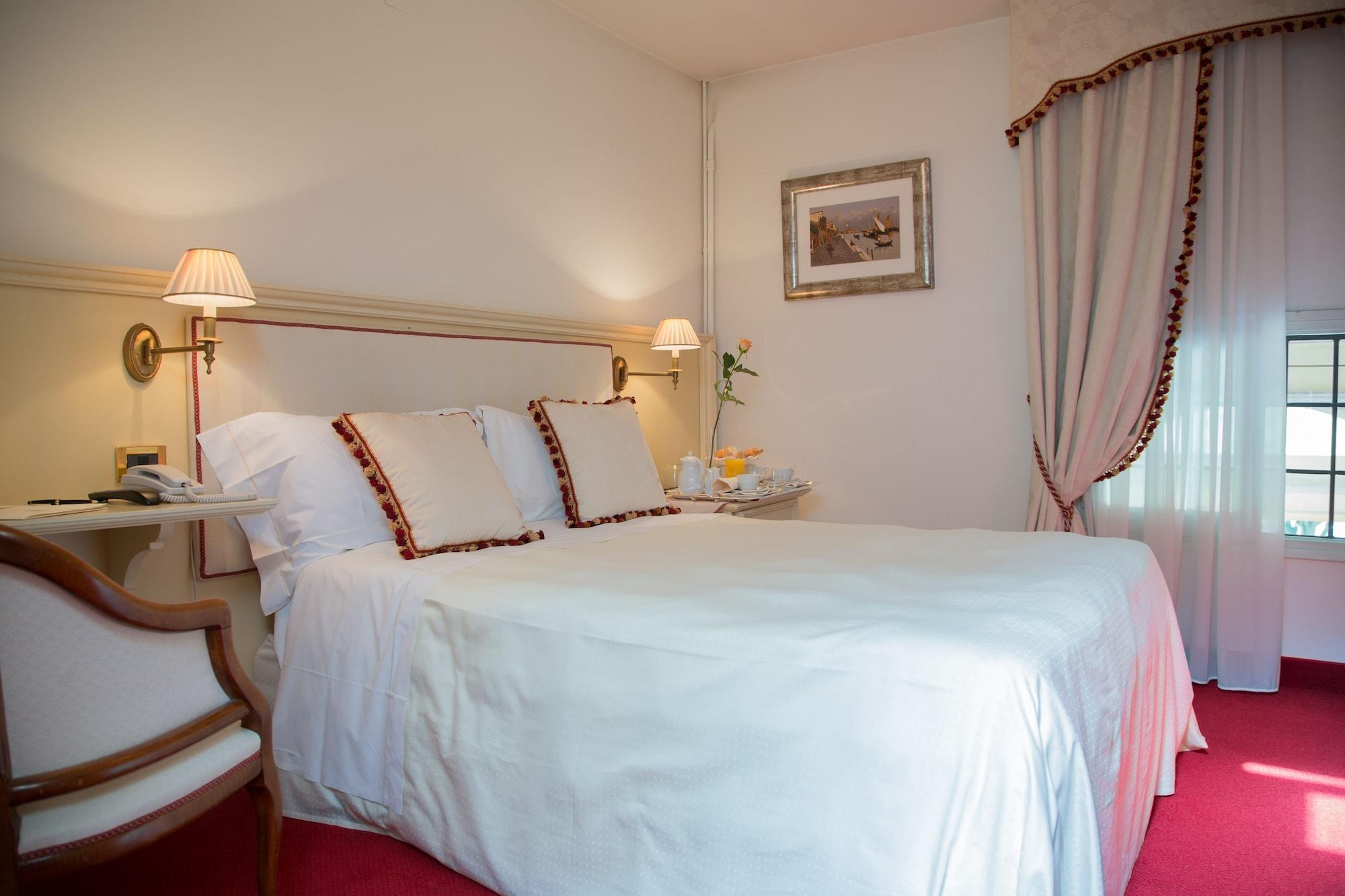 Hotel Villa Condulmer Mogliano Veneto Ngoại thất bức ảnh A room at the hotel