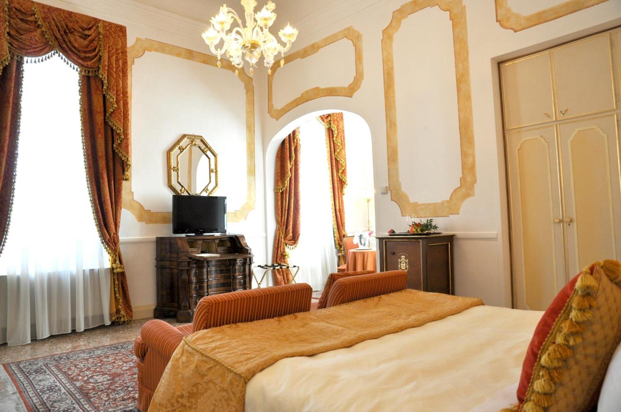 Hotel Villa Condulmer Mogliano Veneto Phòng bức ảnh A room at the hotel