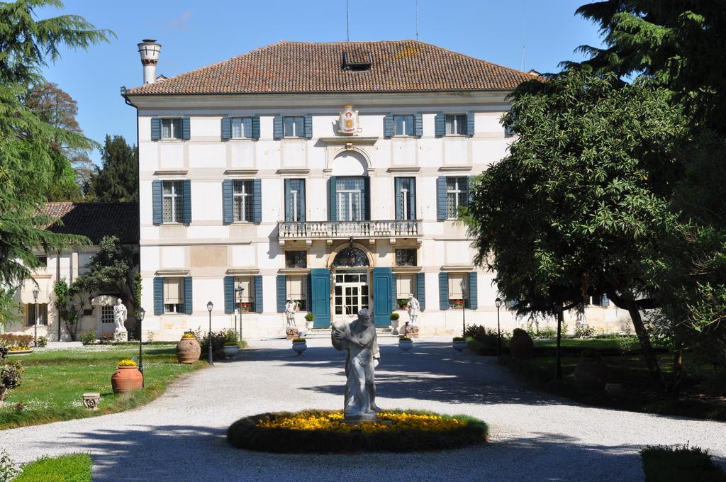 Hotel Villa Condulmer Mogliano Veneto Ngoại thất bức ảnh The town hall in Montferrand-en-Charollais