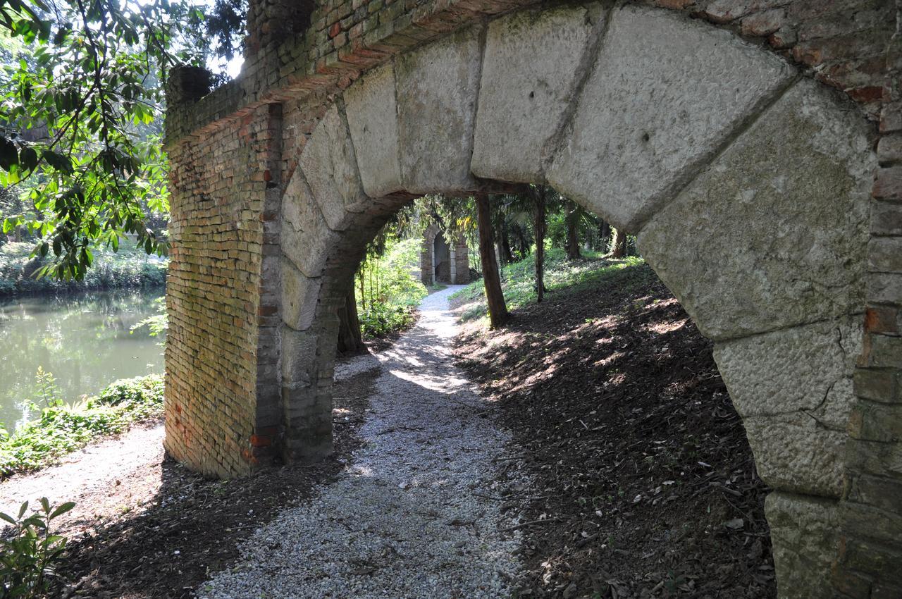 Hotel Villa Condulmer Mogliano Veneto Ngoại thất bức ảnh The old bridge over the river