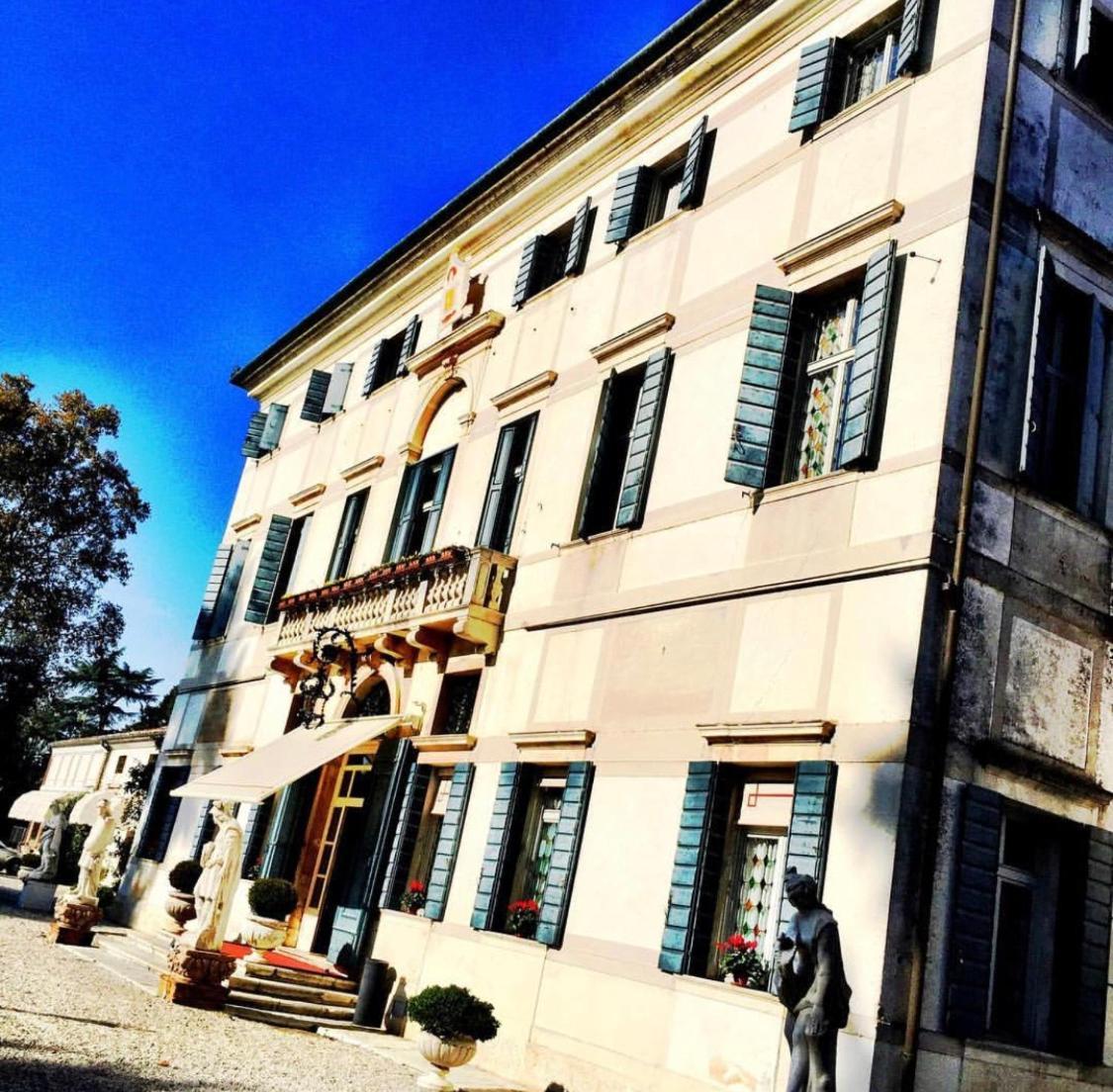 Hotel Villa Condulmer Mogliano Veneto Ngoại thất bức ảnh The house of the poet in the town of San Vittore Olona