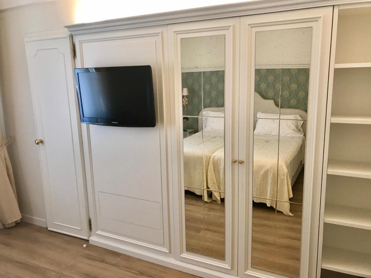 Hotel Villa Condulmer Mogliano Veneto Ngoại thất bức ảnh A mirrored armoire