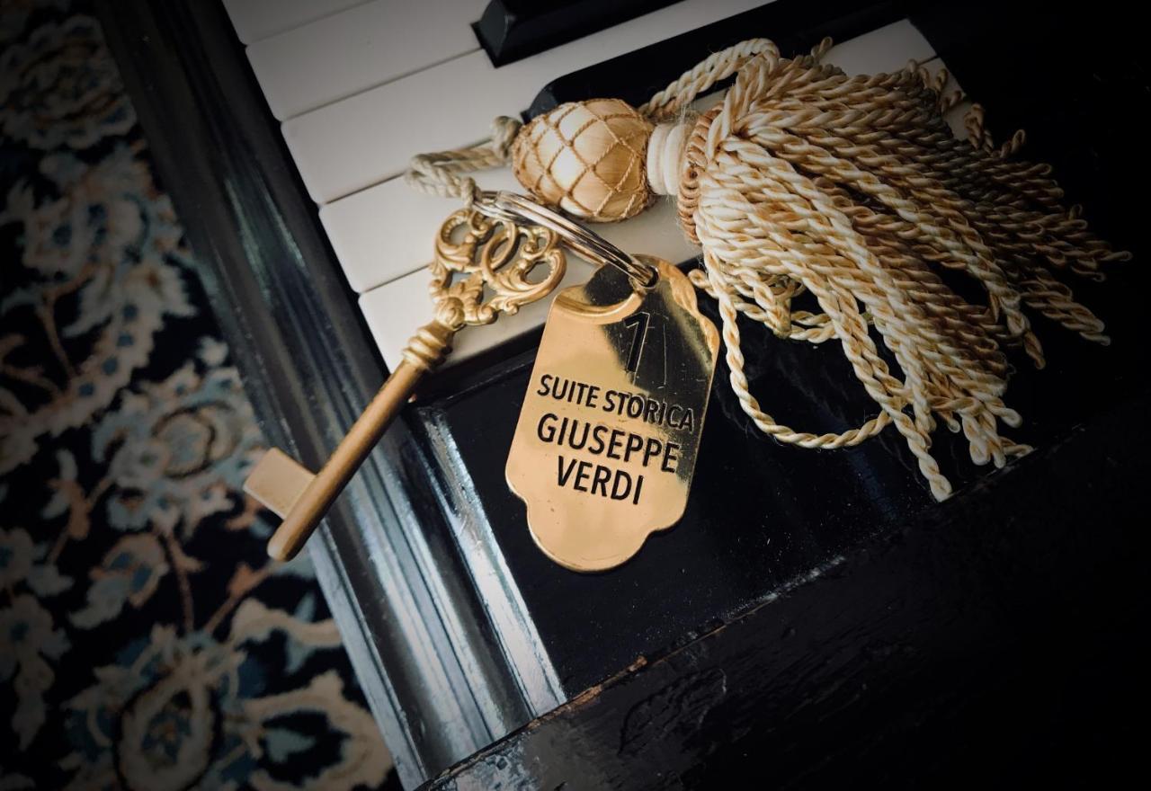 Hotel Villa Condulmer Mogliano Veneto Ngoại thất bức ảnh The key to the suite of Giuseppe Verdi at the Hotel de l'Europe